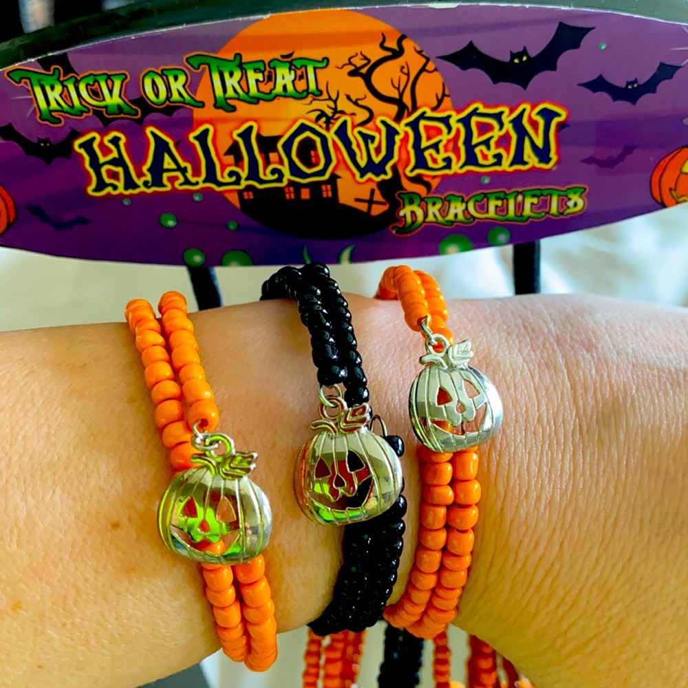 ONLY 1 LEFT!!🆕Halloween🎃Layer (3) Wire Beaded bracelets